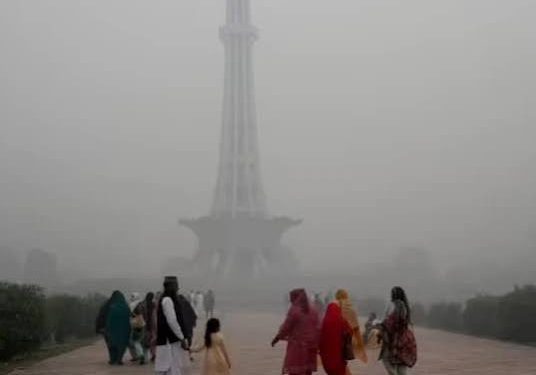 Lahore Air Quality Deteriorates, Experts Advise Precautionary Measures